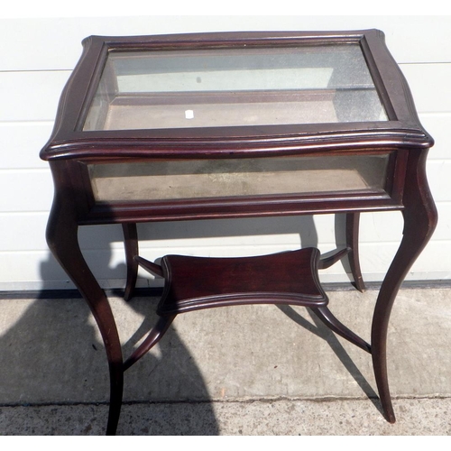 790 - An Edwardian vitrine on cabriole legs, loose, 60cm wide