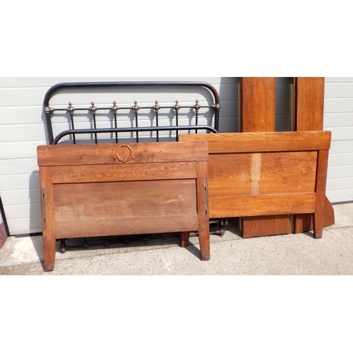 864 - A Continental oak bed frame together with a metal bed frame. (2)