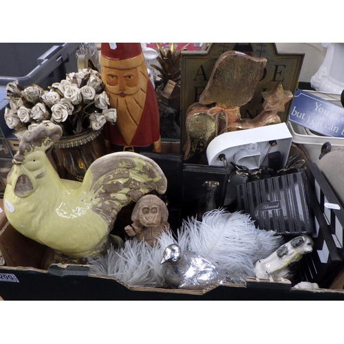 200 - Modern decorative items incl a pottery cockerel, pigs, Christmas interest and two pottery pineapple ... 