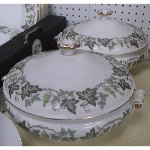 332 - A large Wedgwood Santa Clara dinner and tea service to include 2 tureens, 2 sauce boats & stands, 3 ... 