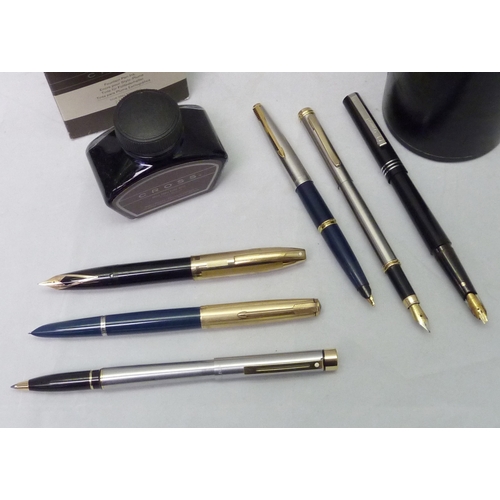 361 - Pens incl Parker 51 and Sheaffer Snorkle fountain pens; a bottle of blue fountain pen ink; a Liberty... 