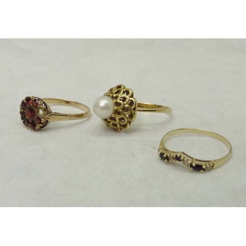 372 - A ring having a pierced conical head set with a single pearl, yellow metal indistinctly marked to sh... 