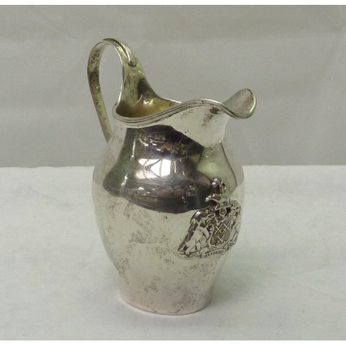 407 - A silver cream jug bearing an applied crest of the Worshipful Company of Cutlers, 20th cent, marks r... 