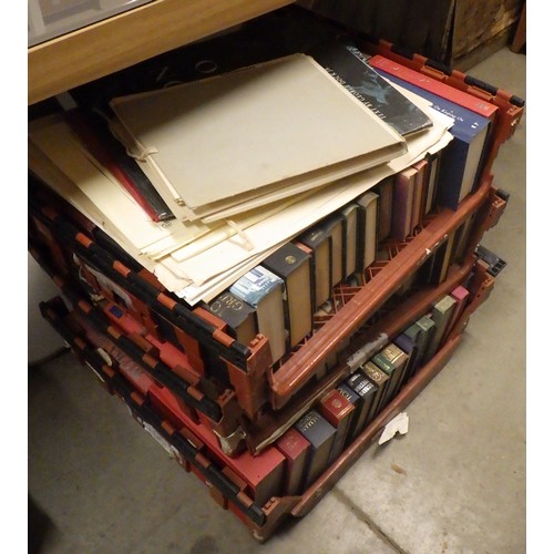 439 - A large qty of misc books (qty)