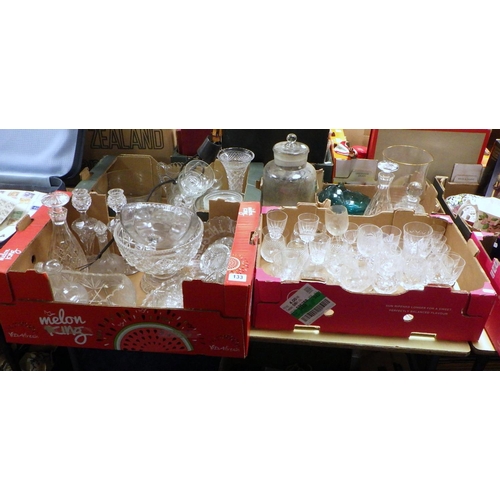 133 - A large qty of various glass to include decanters, bowls drinking glasses etc af (4).