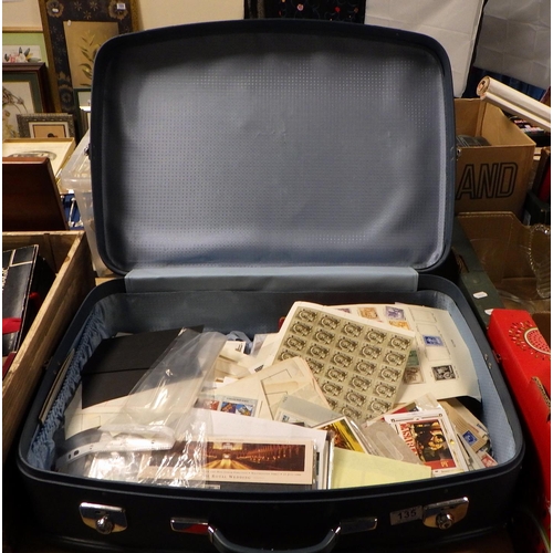 135 - A large qty of stamps, loose and albums