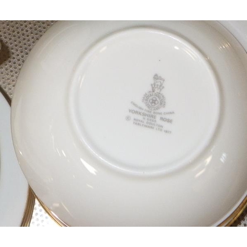 40 - A Qty of Royal Doulton Yorkshire Rose table ware to include 6 cups, saucers, side plates, milk jug, ... 