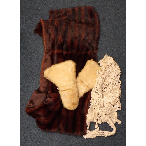 43 - Fur gloves, shrug and a lace jacket (3).