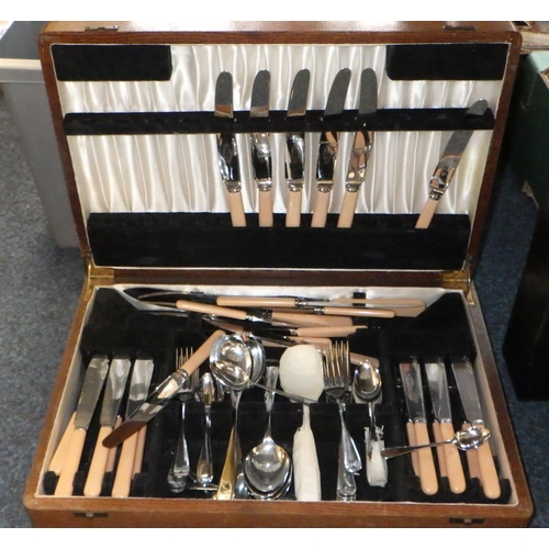 493 - Two boxes of misc glass ware together with a canteen of cutlery (3).