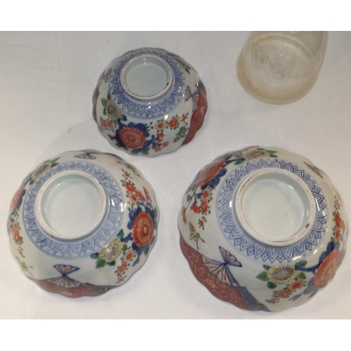 537 - Three graduated Imari bowls together with a decanter