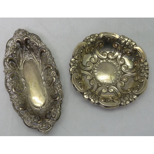 360 - A silver dish, oval pierced form, 165mm long; a white metal and green hardstone harlequin cruet set;... 