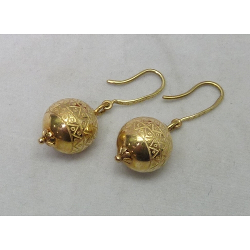 363 - A pair of droplet earrings, continental unmarked yellow metal in an associated fitted case marked Gu... 