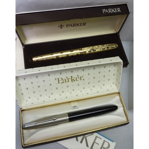 385 - A collection of Parker fountain pens incl Parker 51s.  Most boxed.