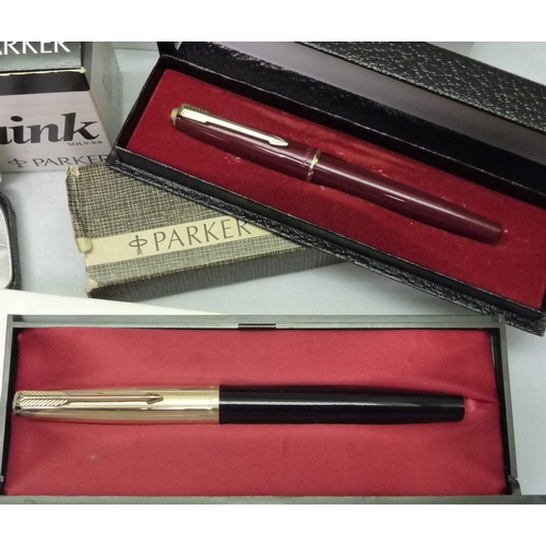 385 - A collection of Parker fountain pens incl Parker 51s.  Most boxed.