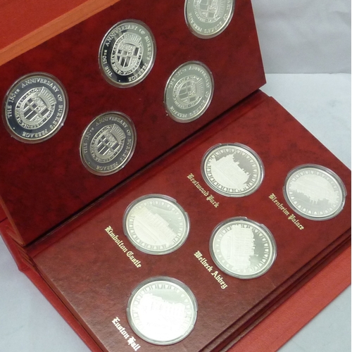 400 - The 150th Anniversary of Burke's Peerage: a twenty five medal set in book-style case, silver late 20... 