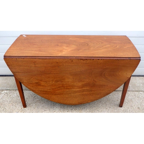 607 - A 19th cen mahogany drop leaf table, leg repaired, 133cm long