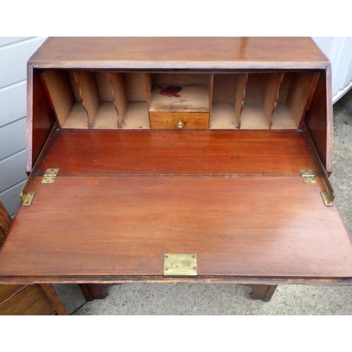 610 - An Edwardian mahogany & inlaid bureau together with a 1930's oak chest of drawers (a/f)