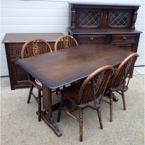 712 - A reproduction oak dining table, four wheelback chairs, court cupboard & stereo cabinet (7)