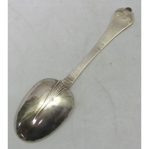 410 - A William and Mary silver trefid spoon, London 1698, mark rubbed.  142mm long / 22gr