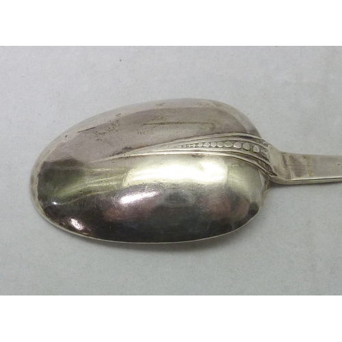 410 - A William and Mary silver trefid spoon, London 1698, mark rubbed.  142mm long / 22gr