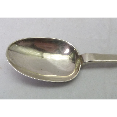 410 - A William and Mary silver trefid spoon, London 1698, mark rubbed.  142mm long / 22gr