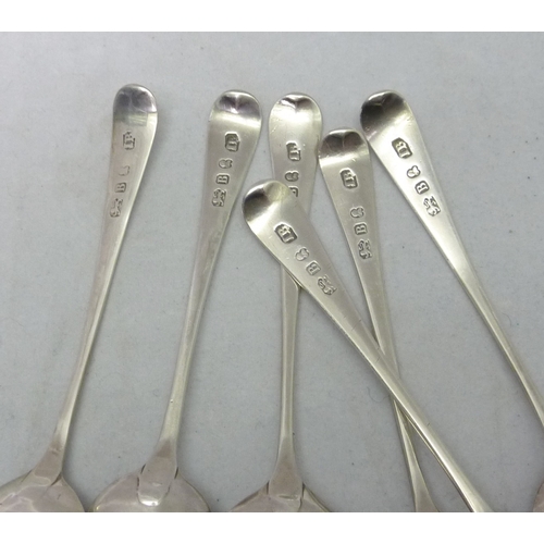 414 - A qty of George III silver teaspoons, including bright cut examples.  140gr