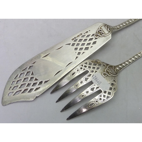 421 - A Victorian silver fish server set, London 1866.  Slice 315mm long / 290gr.