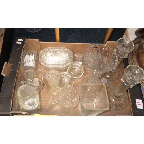 11 - A large qty of misc glass ware to include glasses,, decanters, vases etc af (6).