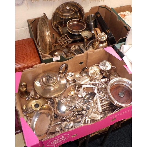 16 - A large qty of misc silver plate etc (2).