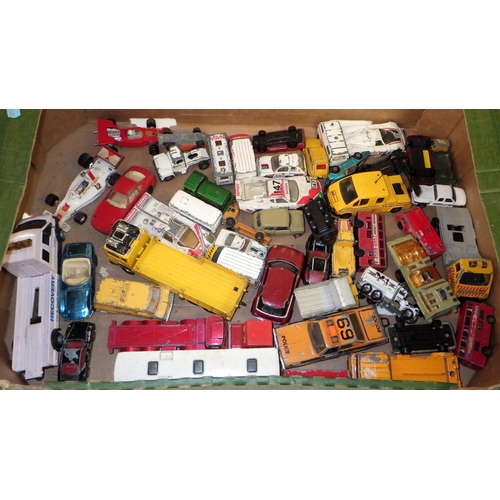 15 - A qty of mainly Dinky and corgi vintage die cast vehicles