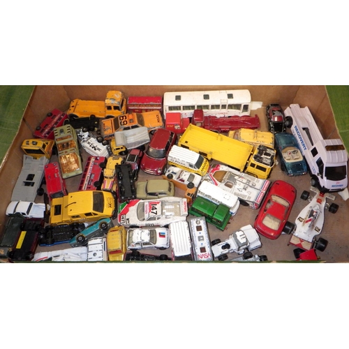 15 - A qty of mainly Dinky and corgi vintage die cast vehicles