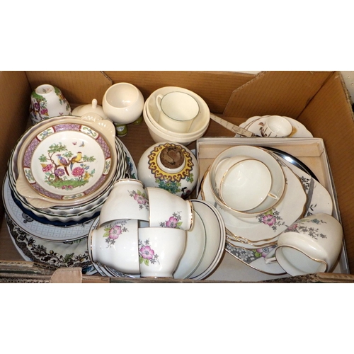 21 - A qty of various ceramics to include a large West German lava vase, Shelley, Aynsley, Royal Albert, ... 