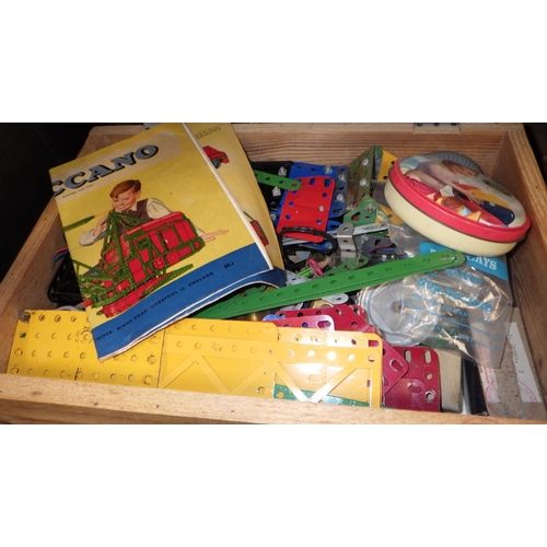 73 - A small qty of Lego and Meccano (2)