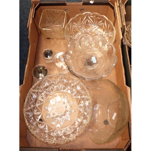 119 - A set of cast kitchen scales and weights together with earthen ware flagon, mixing bowls, Epns flat ... 