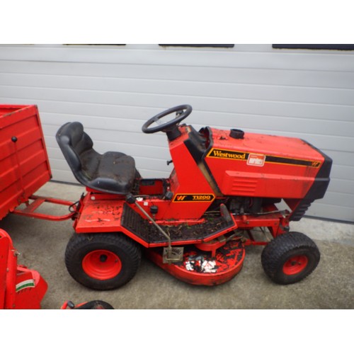 807 - A ride on Westwood T1200 mower, trailer, grass collector af, seized sold for spares, some rust,
