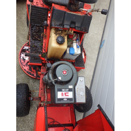 807 - A ride on Westwood T1200 mower, trailer, grass collector af, seized sold for spares, some rust,