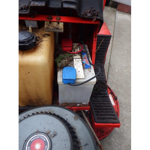 807 - A ride on Westwood T1200 mower, trailer, grass collector af, seized sold for spares, some rust,