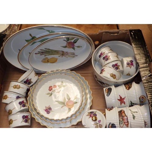 141 - A qty of Mainly Royal Worcester Evesham table ware