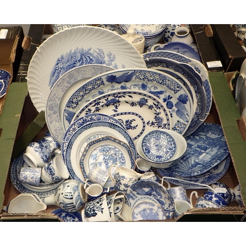 209 - A large qty of blue & white ceramics (5)