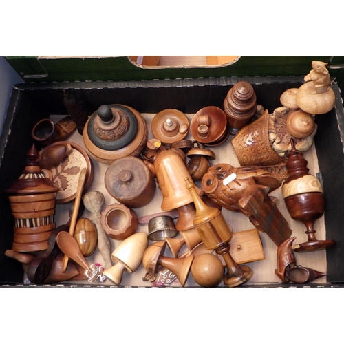 215 - A group of various wooden turnings, boxes etc (2)