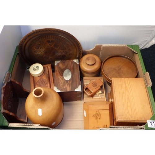 215 - A group of various wooden turnings, boxes etc (2)