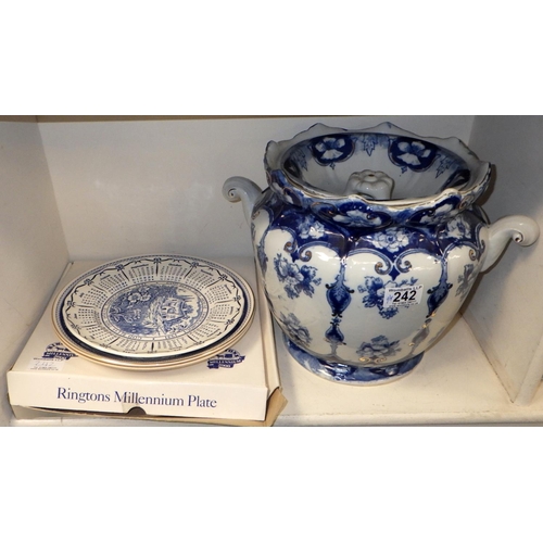 242 - A large collection of various Ringtons blue and white ceramics and collectables (qty)