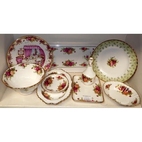 246 - A large qty of Royal Albert country Rose to include dinner plates, side plates, bowls, trinkets toge... 