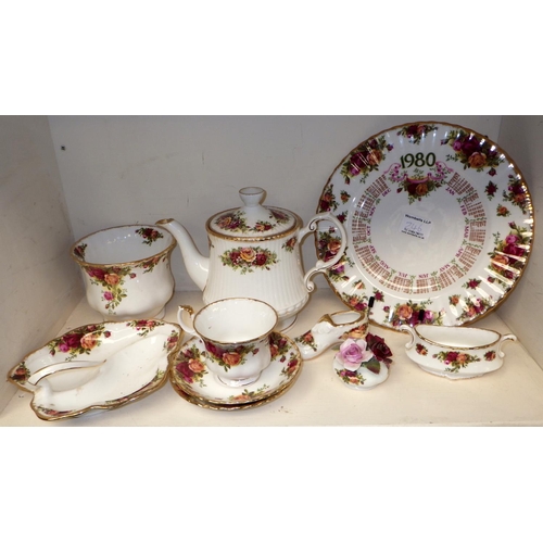 246 - A large qty of Royal Albert country Rose to include dinner plates, side plates, bowls, trinkets toge... 