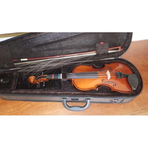 411 - A Student Violin together with a flute (2)