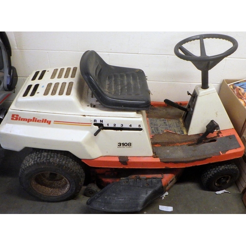 940 - A simplicity ride on lawn mower, a/f sold as seen