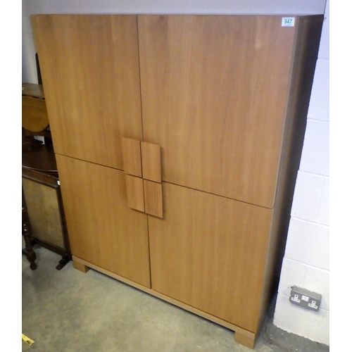 947 - A modern cupboard, 121cm wide