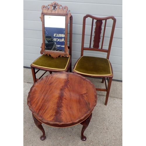 949 - A circular mahogany coffee table, pair bedroom chairs, fretwork mirror (4)