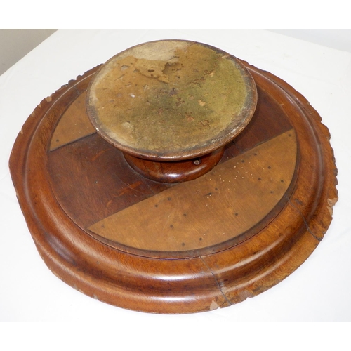 26 - An oak lazy Susan inscribed Bell metal & wood of York Minster. Burnt May20 1840 af 64cm diameter, Fr... 