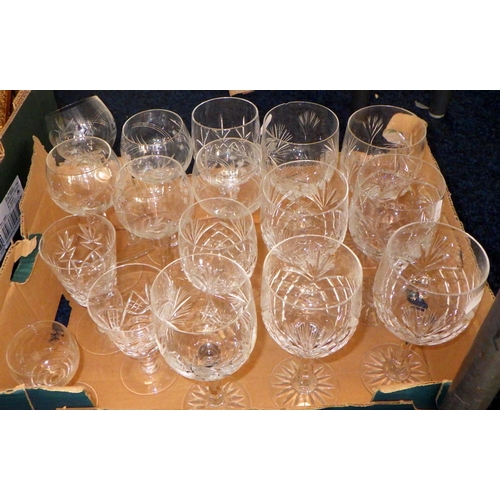 32 - A qty of glassware (2), From the collection of the late Mr Darrell Buttery.